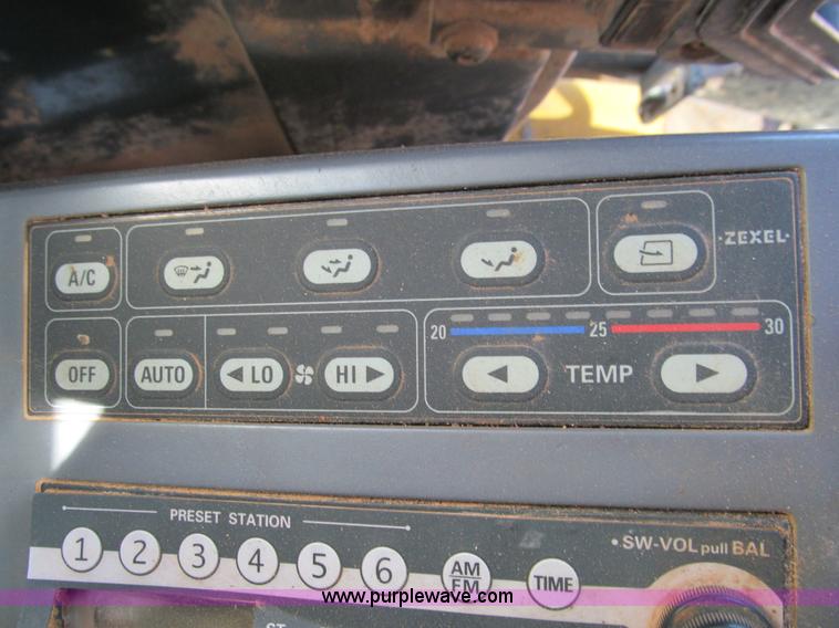 image for item F3128 2001 Komatsu PC228USLC-3 excavator