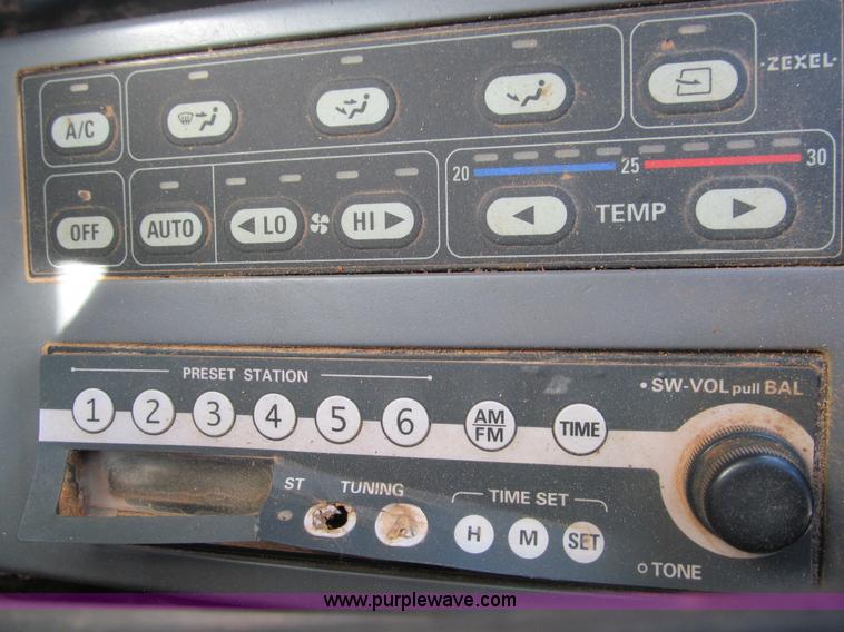 image for item F3128 2001 Komatsu PC228USLC-3 excavator