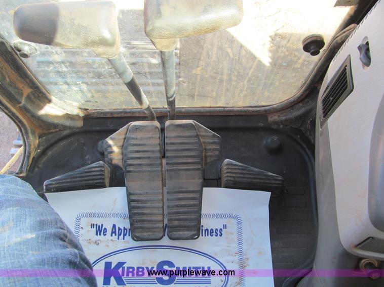 image for item F3128 2001 Komatsu PC228USLC-3 excavator