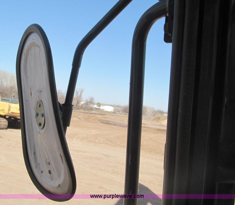 image for item F3128 2001 Komatsu PC228USLC-3 excavator