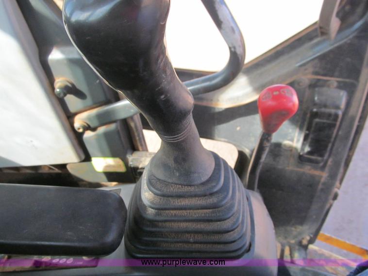 image for item F3128 2001 Komatsu PC228USLC-3 excavator