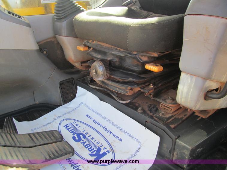 image for item F3128 2001 Komatsu PC228USLC-3 excavator