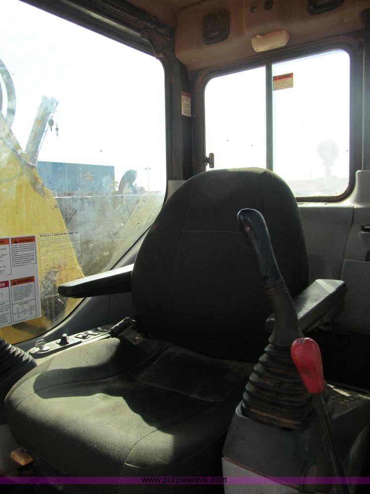 image for item F3128 2001 Komatsu PC228USLC-3 excavator