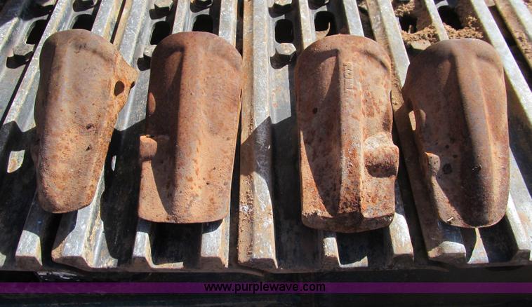 image for item F3128 2001 Komatsu PC228USLC-3 excavator