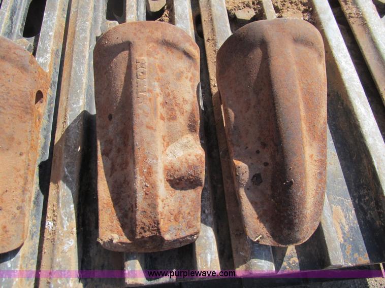 image for item F3128 2001 Komatsu PC228USLC-3 excavator