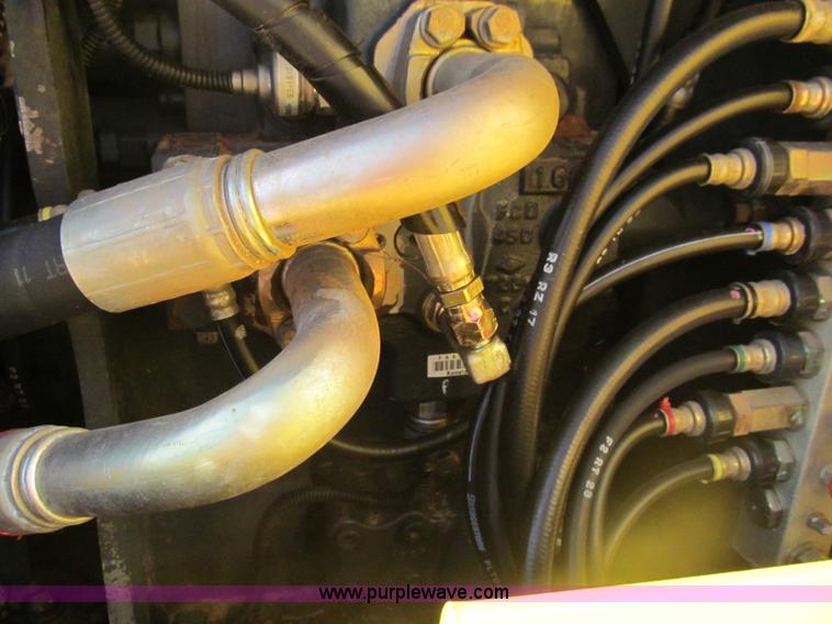 image for item F3128 2001 Komatsu PC228USLC-3 excavator