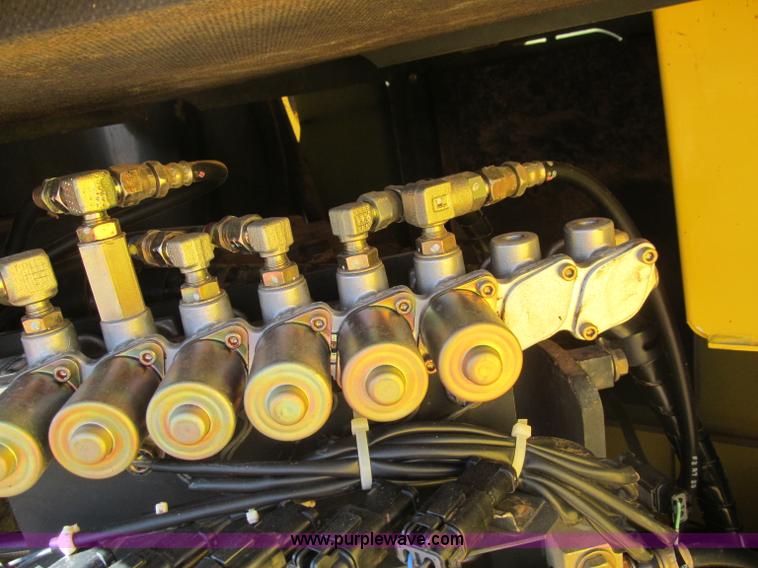 image for item F3128 2001 Komatsu PC228USLC-3 excavator