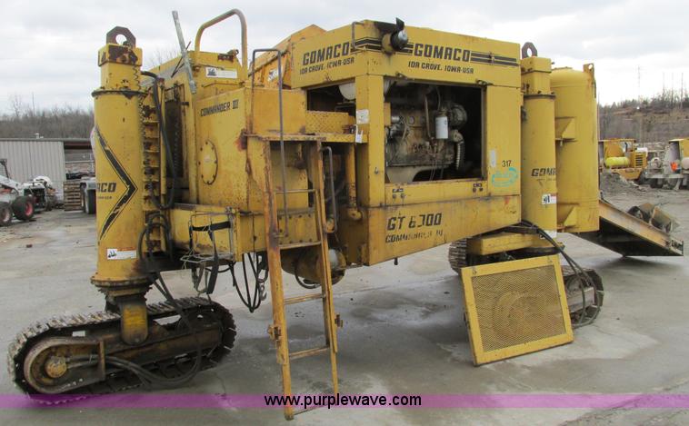 image for item F4387 1993 Gomaco GT6300 curb and gutter machine