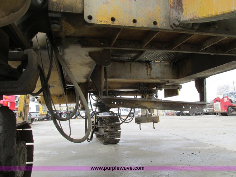 image for item F4387 1993 Gomaco GT6300 curb and gutter machine