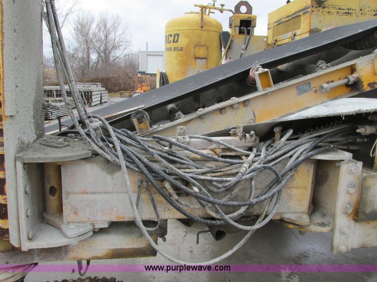 image for item F4387 1993 Gomaco GT6300 curb and gutter machine