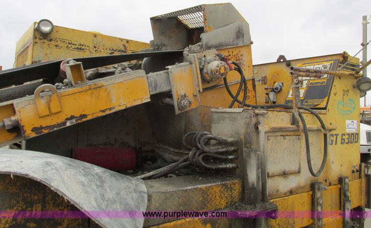 image for item F4387 1993 Gomaco GT6300 curb and gutter machine