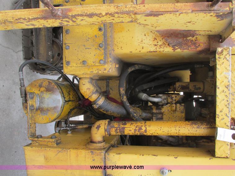 image for item F4387 1993 Gomaco GT6300 curb and gutter machine