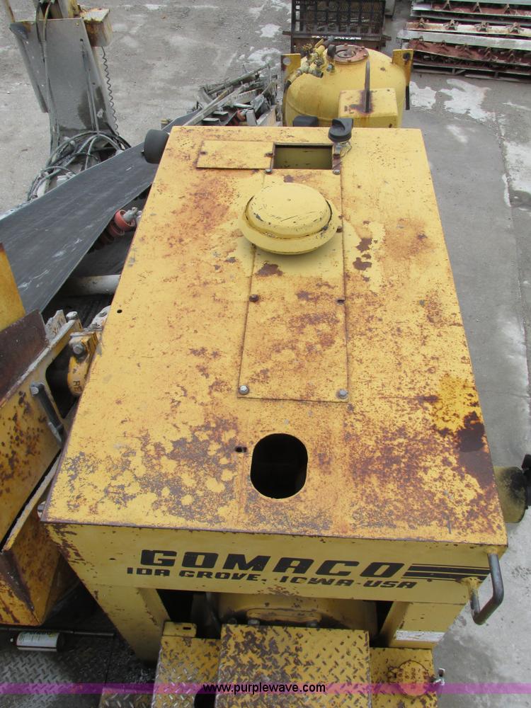 image for item F4387 1993 Gomaco GT6300 curb and gutter machine
