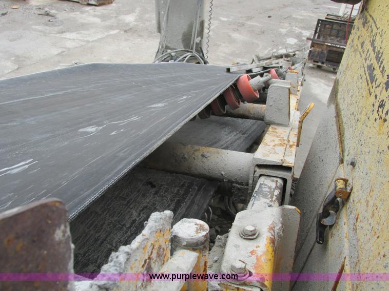 image for item F4387 1993 Gomaco GT6300 curb and gutter machine