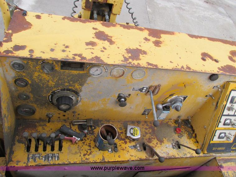 image for item F4387 1993 Gomaco GT6300 curb and gutter machine