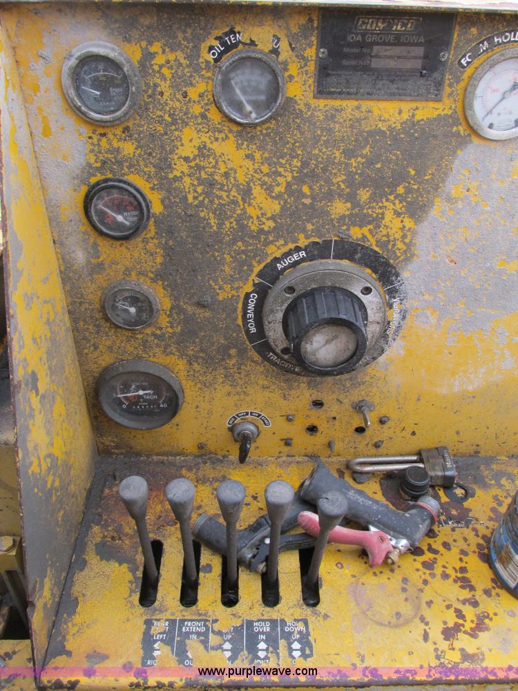 image for item F4387 1993 Gomaco GT6300 curb and gutter machine