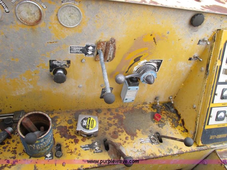 image for item F4387 1993 Gomaco GT6300 curb and gutter machine