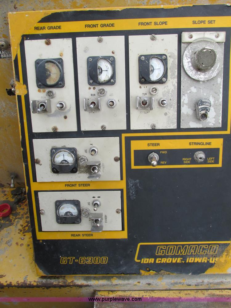 image for item F4387 1993 Gomaco GT6300 curb and gutter machine