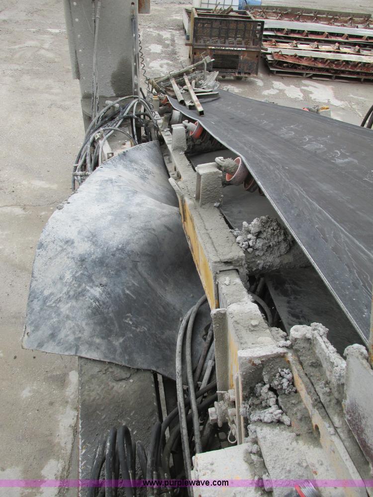 image for item F4387 1993 Gomaco GT6300 curb and gutter machine