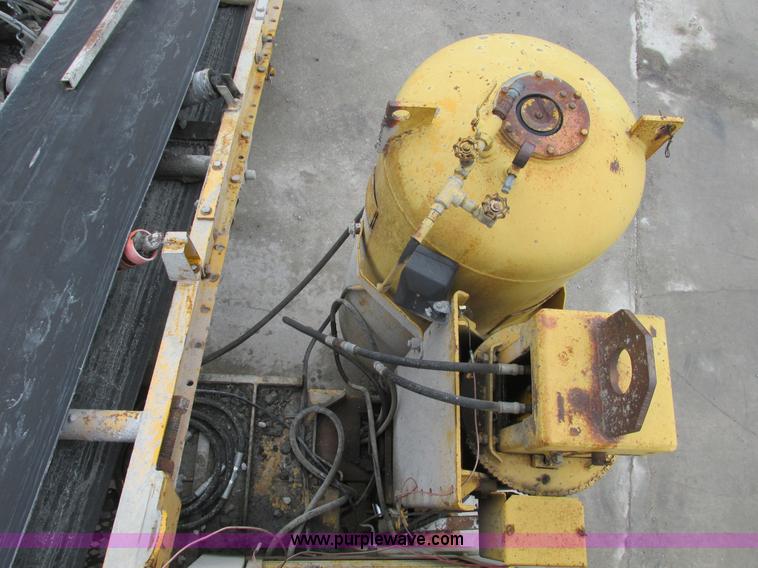 image for item F4387 1993 Gomaco GT6300 curb and gutter machine