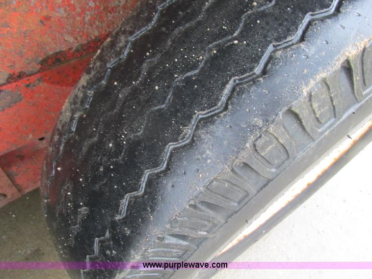 image for item F4398 1989 JFW 12' tandem axle trailer