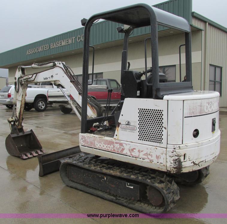 image for item F4401 1996 Bobcat 325 compact excavator