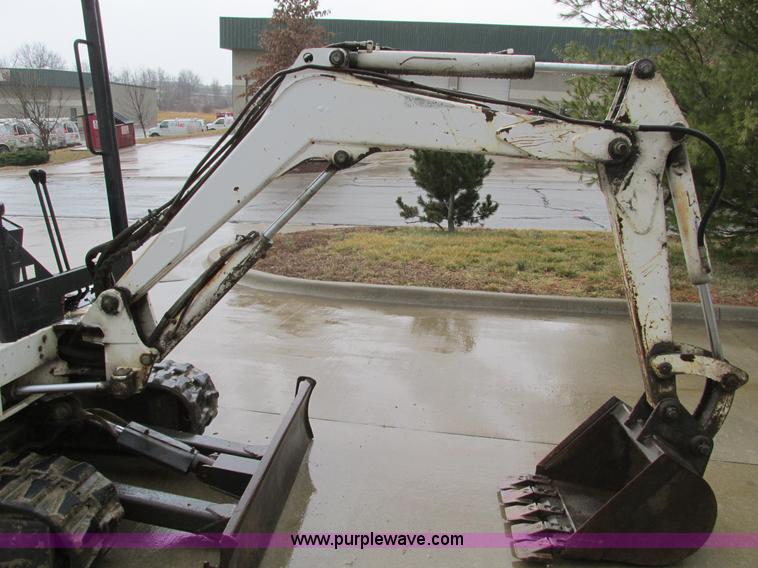 image for item F4401 1996 Bobcat 325 compact excavator