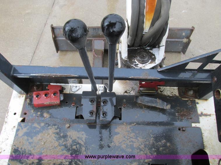 image for item F4401 1996 Bobcat 325 compact excavator