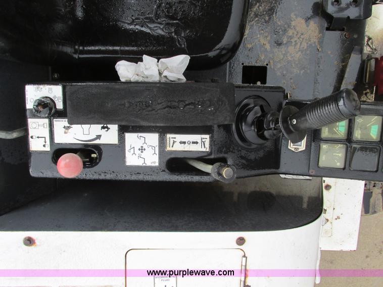 image for item F4401 1996 Bobcat 325 compact excavator