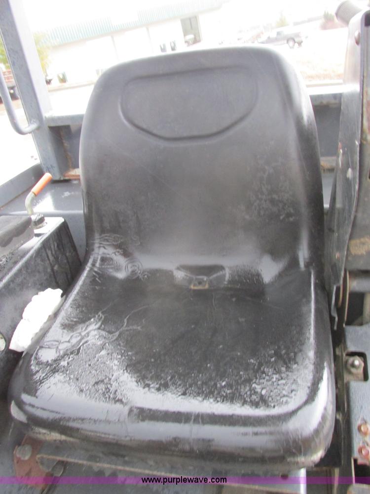 image for item F4401 1996 Bobcat 325 compact excavator