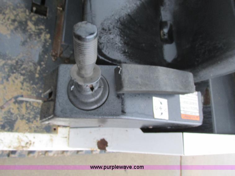 image for item F4401 1996 Bobcat 325 compact excavator