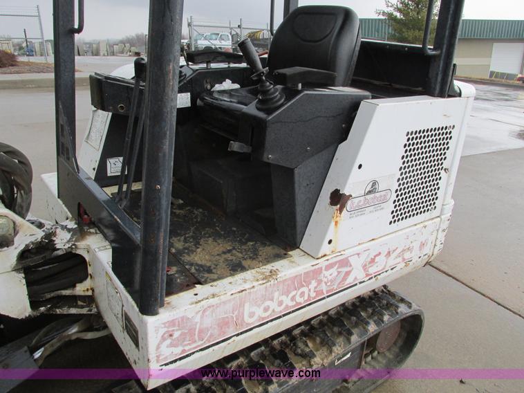 image for item F4401 1996 Bobcat 325 compact excavator