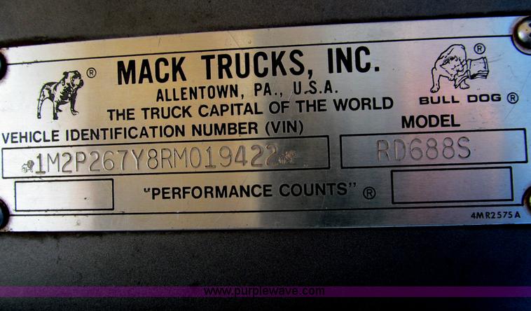 image for item F4690 1994 Mack RD688S semi truck