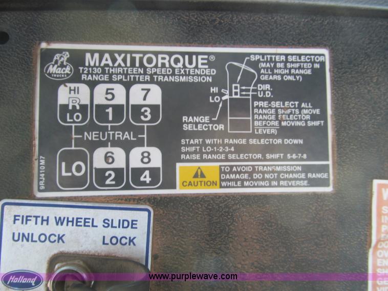 image for item F4690 1994 Mack RD688S semi truck