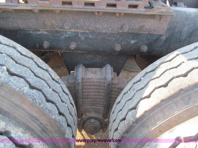 image for item F4690 1994 Mack RD688S semi truck