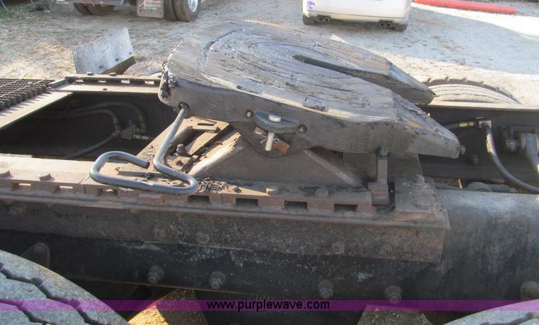 image for item F4690 1994 Mack RD688S semi truck