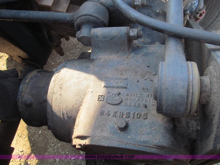 image for item F4690 1994 Mack RD688S semi truck