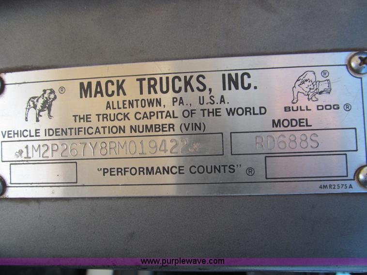 image for item F4690 1994 Mack RD688S semi truck