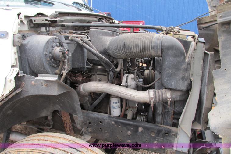 image for item F4706 1995 Ford F800 flatbed truck