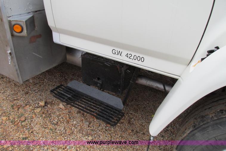 image for item F4706 1995 Ford F800 flatbed truck