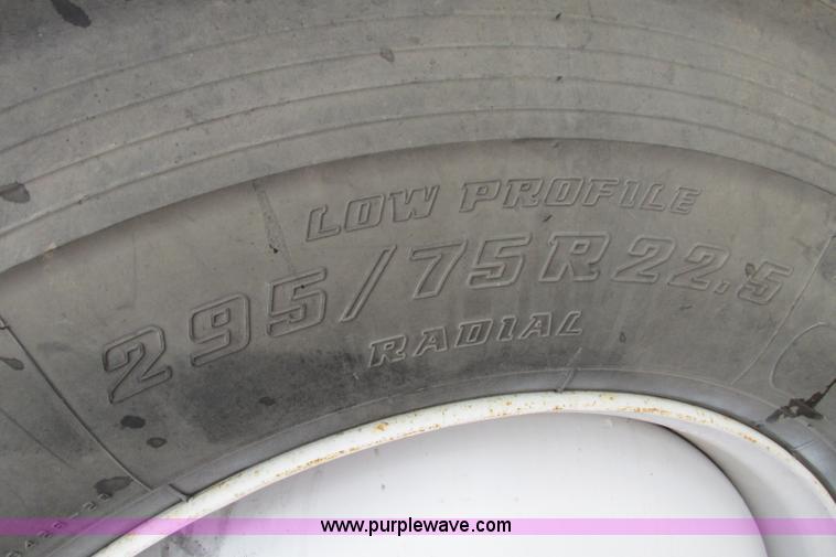 image for item F4706 1995 Ford F800 flatbed truck