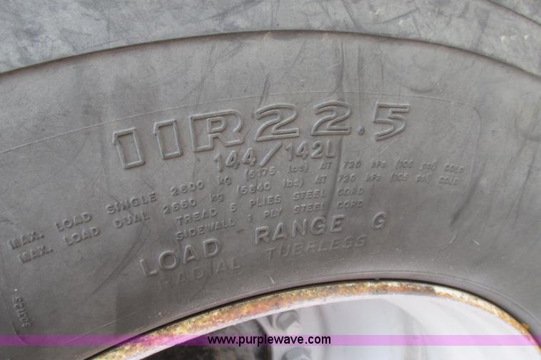 image for item F4706 1995 Ford F800 flatbed truck