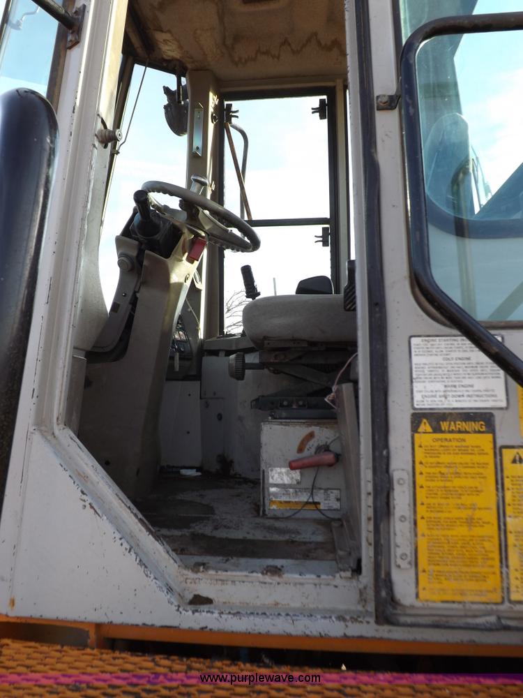 image for item F6401 1993 Fiat-Allis FR160 wheel loader