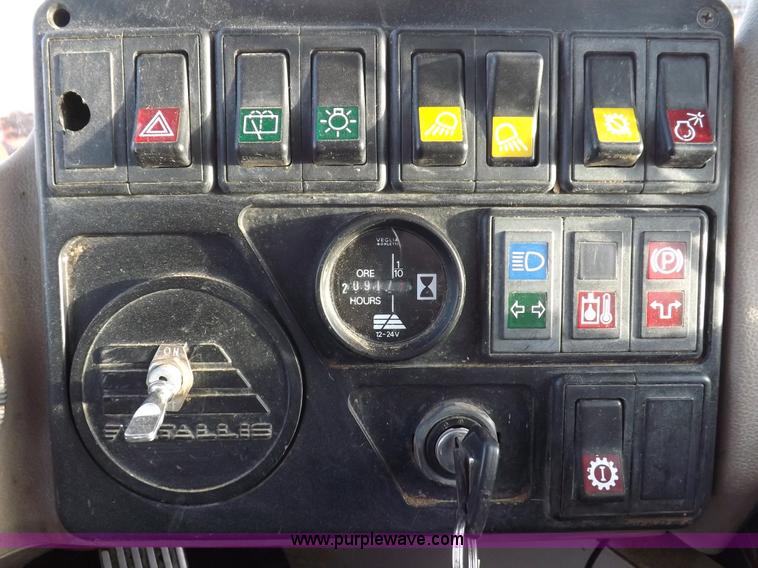 image for item F6401 1993 Fiat-Allis FR160 wheel loader