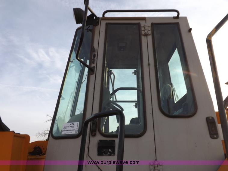 image for item F6401 1993 Fiat-Allis FR160 wheel loader