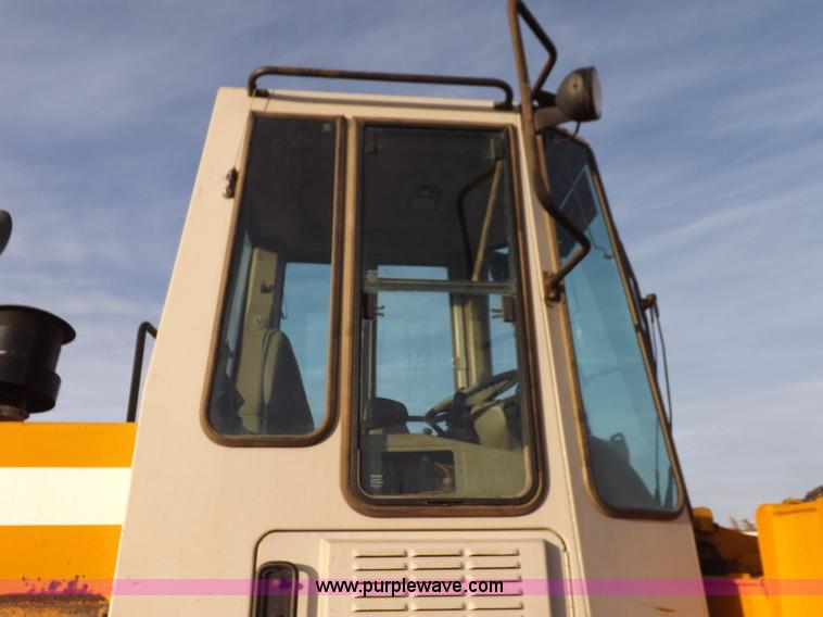 image for item F6401 1993 Fiat-Allis FR160 wheel loader