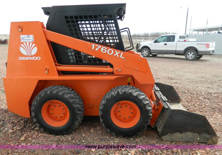 1999 Daewoo 1760XL skid steer in Victoria, KS Item G7612 sold