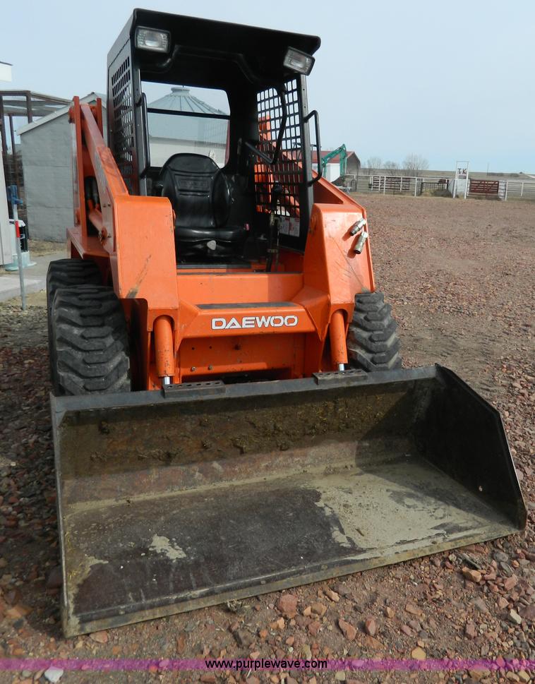 1999 Daewoo 1760XL skid steer in Victoria, KS Item G7612 sold
