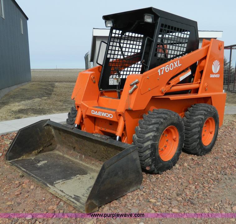 1999 Daewoo 1760XL skid steer in Victoria, KS Item G7612 sold