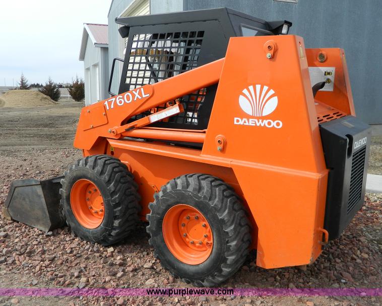 image for item G7612 1999 Daewoo 1760XL skid steer